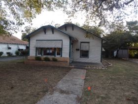 1008 N Buffalo Ave, Cleburne, TX 76033