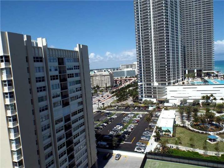 1904 S OCEAN DR # 1701, Hallandale, FL 33009