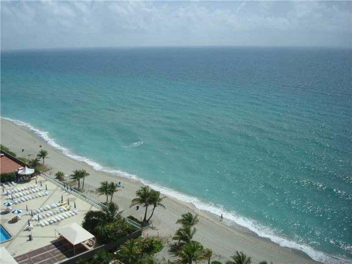 2080 OCEAN DR # 1512, Hallandale, FL 33009