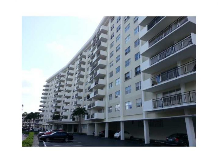 401 Golden Isles Dr # 914, Hallandale, FL 33009