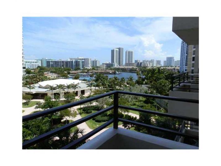 600 THREE ISLANDS BL # 514, Hallandale, FL 33009