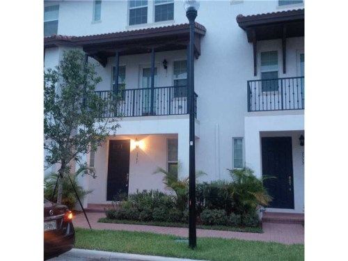 2547 119 TE # 2547, Hollywood, FL 33025