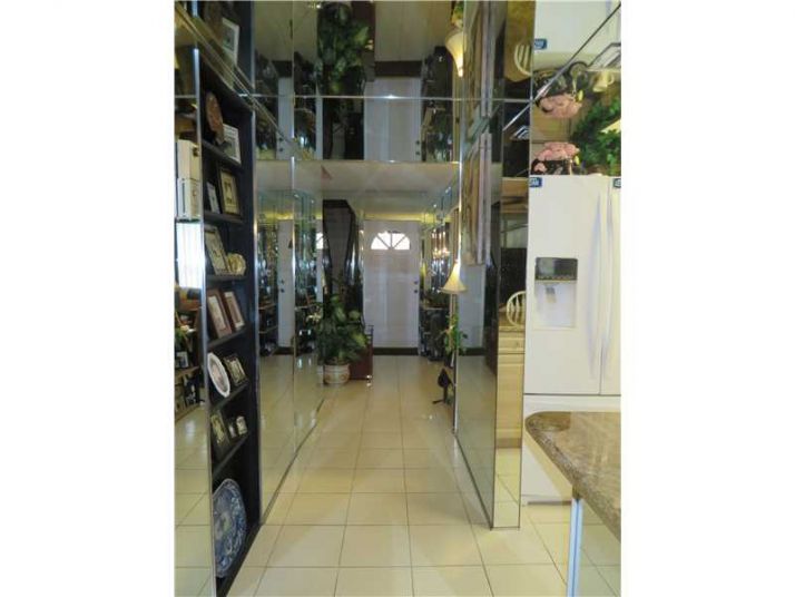 1951 ATLANTIC SHORES BL # 11, Hallandale, FL 33009