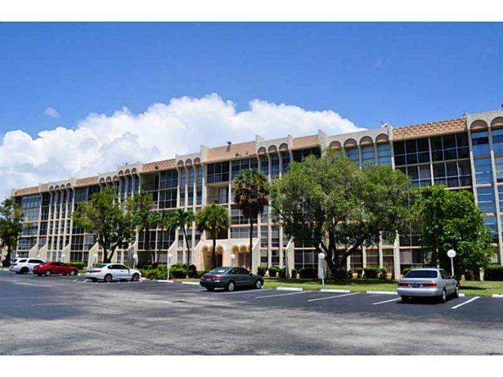 801 THREE ISLANDS BL # 508, Hallandale, FL 33009