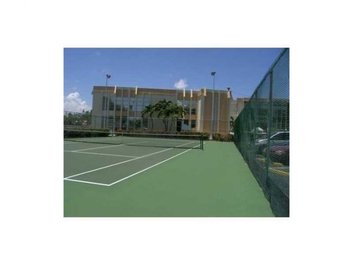 2000 ATLANTIC SHORES BL # 404, Hallandale, FL 33009