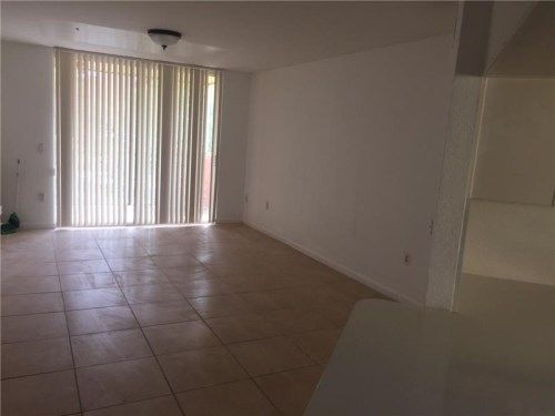 8205 LAKE DR # 308, Miami, FL 33166