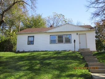 147 S Hill St, Woodstock, IL 60098