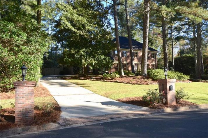 225 Brook Valley Drive, Roswell, GA 30075