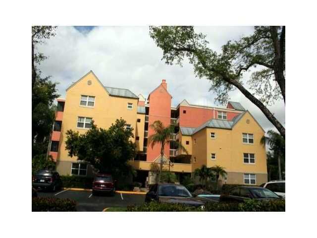 8255 LAKE DR # 203, Miami, FL 33166