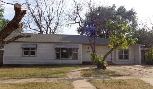 729 W Grover St, Floydada, TX 79235