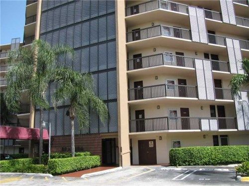 3101 N COUNTRY CLUB DR # 504, Miami, FL 33180