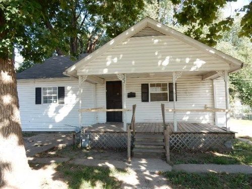 562 N Benton Ave, Marshall, MO 65340