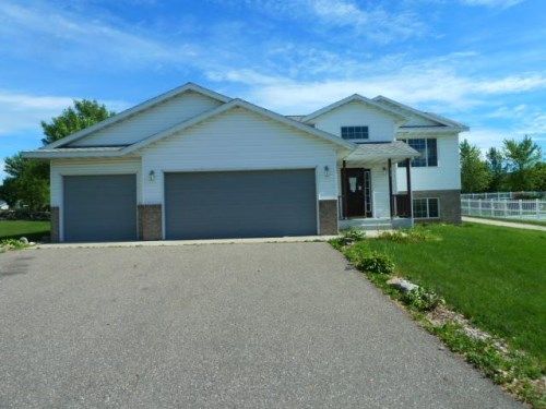 313 Golfview Dr, Albany, MN 56307