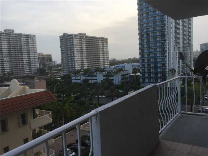 1920 S Ocean Dr # 8B, Hallandale, FL 33009