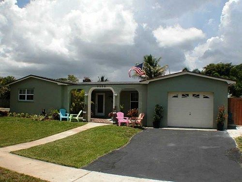 2050 NW 82 AV, Hollywood, FL 33024