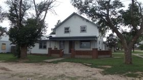 102 S Prairie Street, Happy, TX 79042