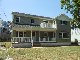 2 Atlantic St, Highlands, NJ 07732