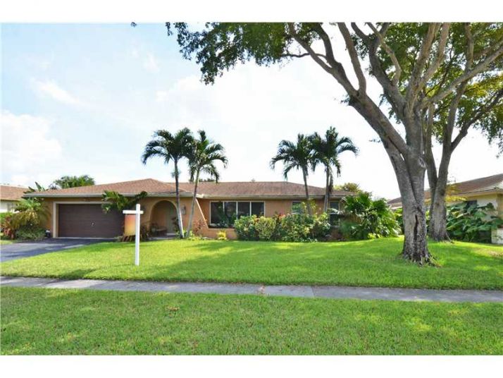 1860 SW 67 TE, Fort Lauderdale, FL 33317