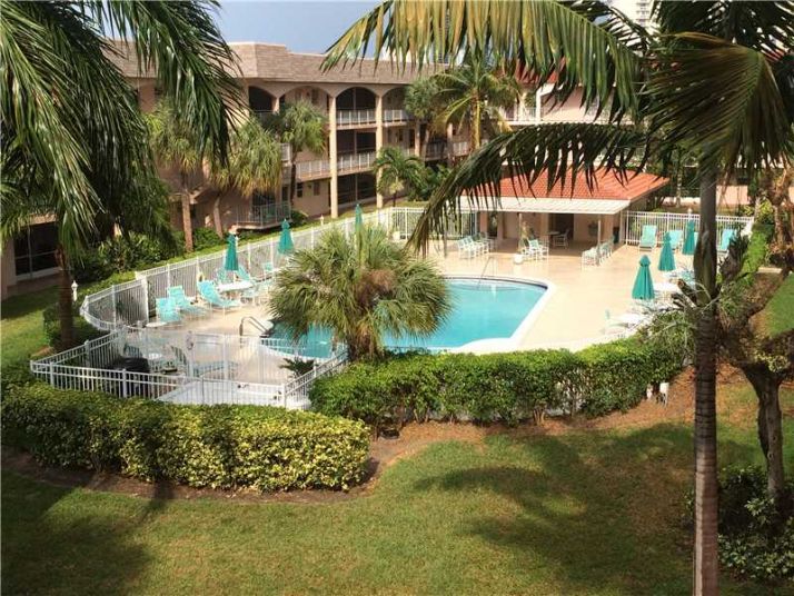 581 BLUE HERON DR # 304-B, Hallandale, FL 33009