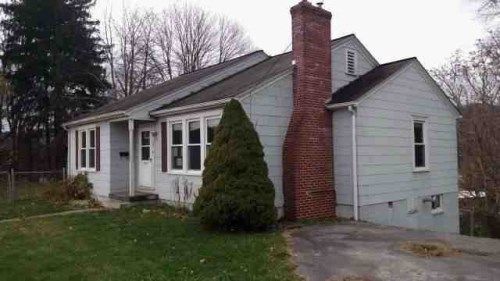 24 N Maryland Ave, Mount Hope, WV 25880