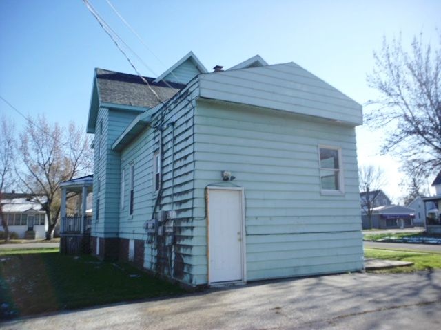 420 Garfield Ave, Bay City, MI 48708