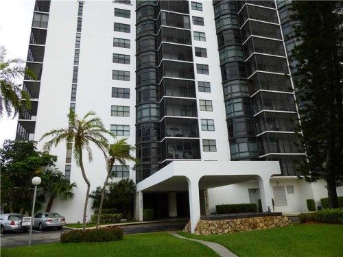 20100 W COUNTRY CLUB DR # 402, Miami, FL 33180