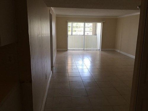 1555 W 44 PL # 214D, Hialeah, FL 33012