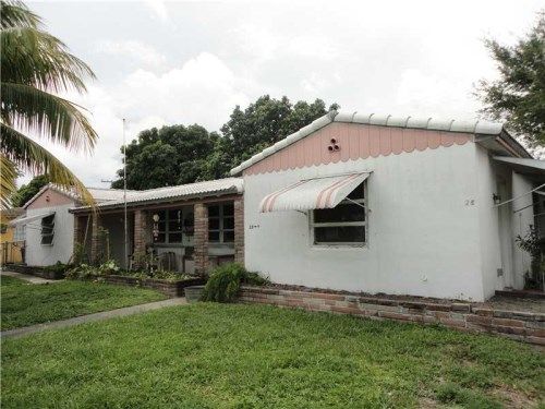 28 SUFFOLK AV, Hialeah, FL 33010