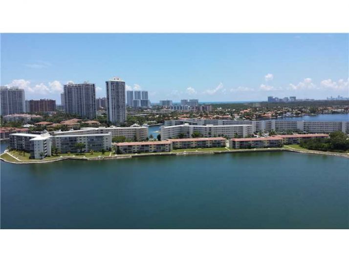 18081 BISCAYNE BL # 1905-4, North Miami Beach, FL 33160