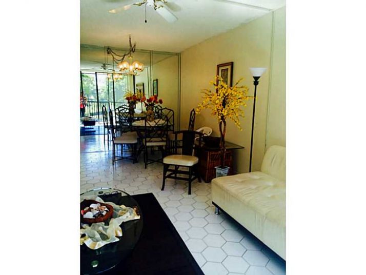 3301 N COUNTRY CLUB DR # 301, Miami, FL 33180