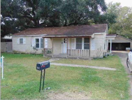 307 S East St, Edna, TX 77957