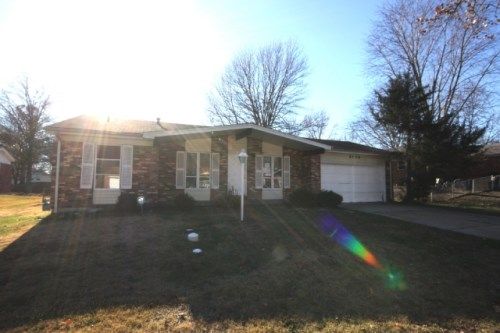 6106 Silver Fox Dr, Florissant, MO 63034