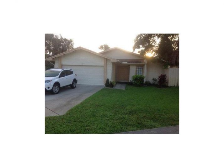 2 BOSWELL PL, Boynton Beach, FL 33426