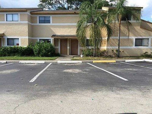 403 E PALM CR # 403, Hollywood, FL 33025