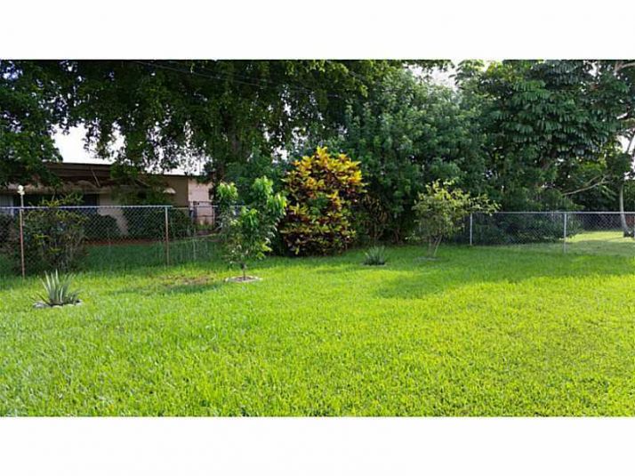 8981 NW 25 CT, Fort Lauderdale, FL 33322