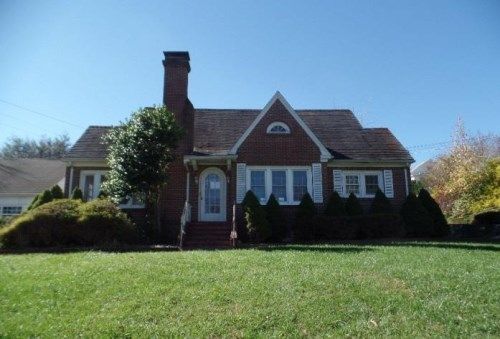 442 Hillcrest Cir, Spruce Pine, NC 28777