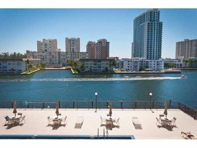 111 GOLDEN ISLES DR # D2, Hallandale, FL 33009