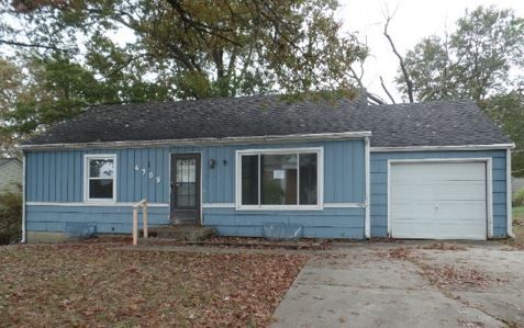 4709 W 75th St, Prairie Village, KS 66208