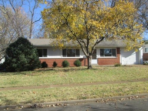 820 Paddock Dr, Florissant, MO 63033