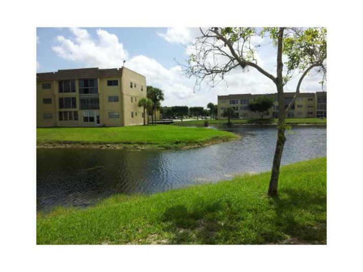 8510 SUNRISE LAKES BL # 105, Fort Lauderdale, FL 33322