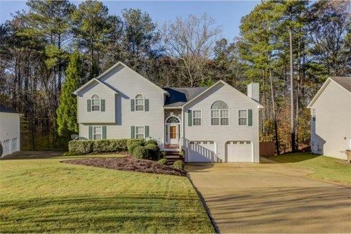 2016 Queensbury Drive, Acworth, GA 30102