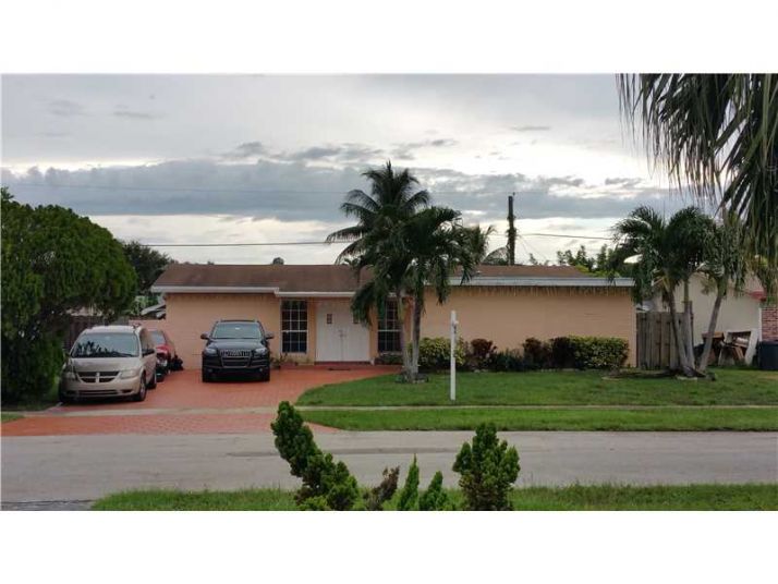 8651 NW 24 ST, Fort Lauderdale, FL 33322