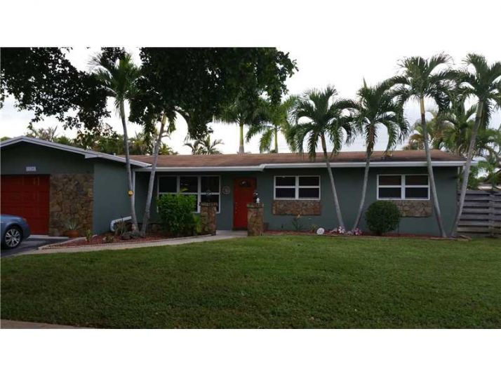 11261 NW 23 ST, Hollywood, FL 33026