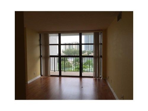 400 LESLIE DR # 504, Hallandale, FL 33009