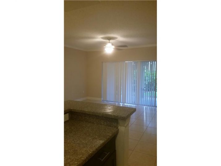 2486 CENTERGATE DR # 103, Hollywood, FL 33023