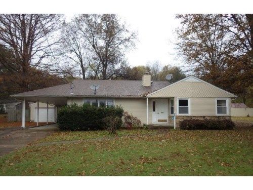 335 E Parker Ave, Chaffee, MO 63740