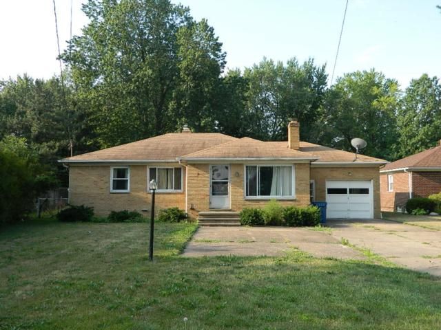 5560 Lake Rd, Sheffield Lake, OH 44054