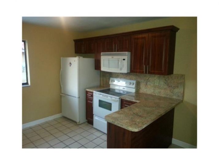 2735 W 61st St # 203, Hialeah, FL 33016