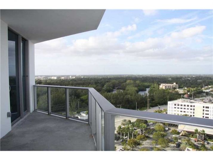 17301 BISCAYNE BLVD # 2004, North Miami Beach, FL 33160