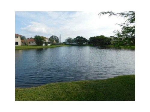 390 LAKEVIEW DR # 201, Fort Lauderdale, FL 33326